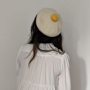 Sunnyside up Egg beret